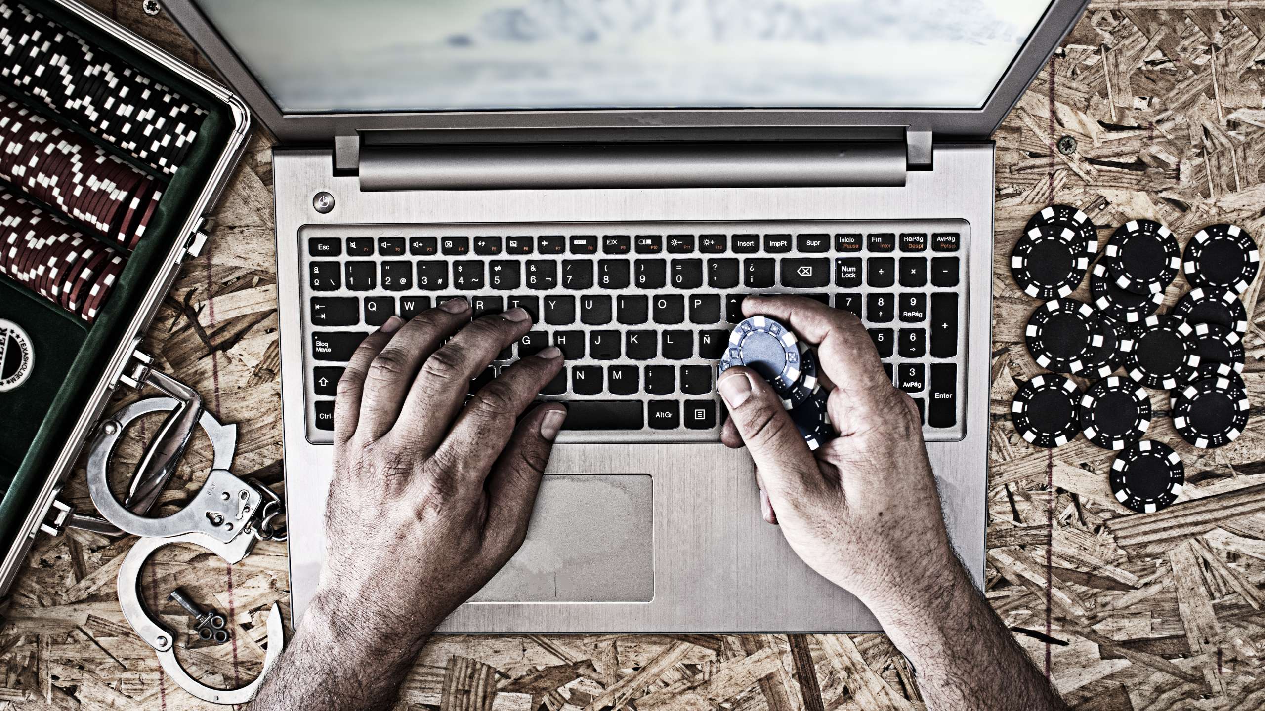 The Pros and Cons of Online Casino Gaming